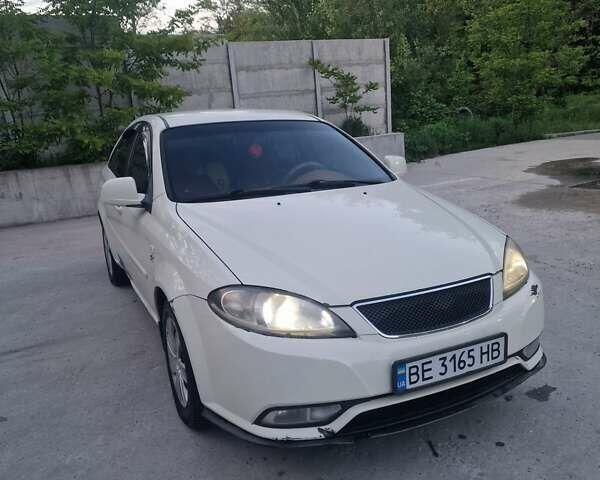 Бежевий Деу Джентра, об'ємом двигуна 1.49 л та пробігом 194 тис. км за 3999 $, фото 1 на Automoto.ua