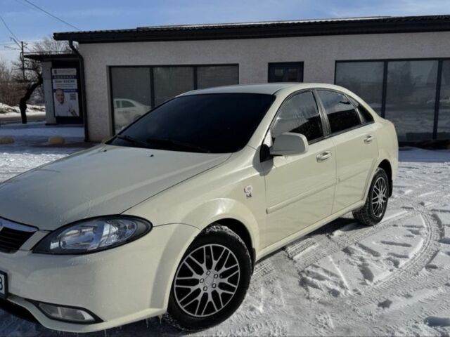 Бежевый Дэу Джентра, объемом двигателя 1.5 л и пробегом 212 тыс. км за 4500 $, фото 1 на Automoto.ua