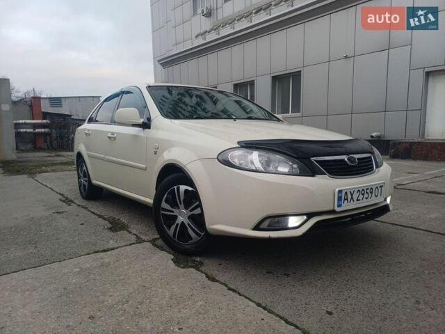 Бежевый Дэу Джентра, объемом двигателя 1.49 л и пробегом 220 тыс. км за 5000 $, фото 1 на Automoto.ua