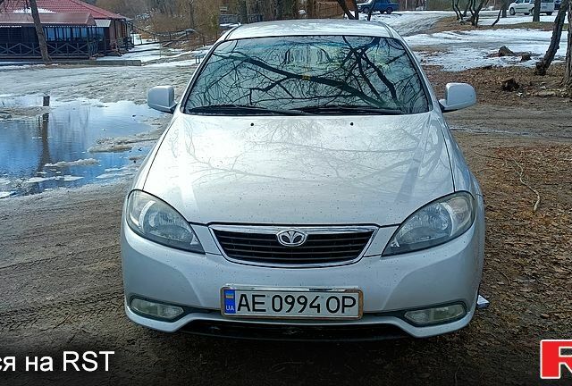 Серый Дэу Джентра, объемом двигателя 1.5 л и пробегом 142 тыс. км за 4700 $, фото 1 на Automoto.ua