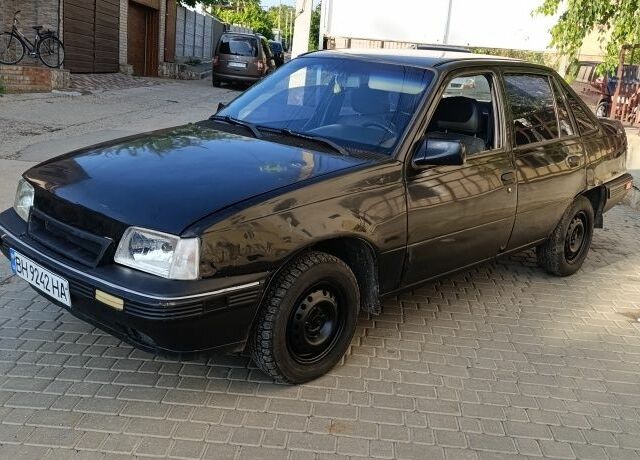 Черный Дэу ЛЕ Манс, объемом двигателя 1.5 л и пробегом 150 тыс. км за 750 $, фото 1 на Automoto.ua