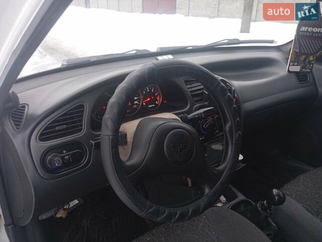 Белый Дэу Ланос, объемом двигателя 1.5 л и пробегом 277 тыс. км за 1700 $, фото 1 на Automoto.ua