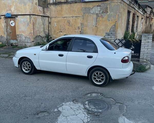 Дэу Ланос 1998 в Киеве на Automoto.ua Белый Дэу Ланос, объемом двигателя 1.5 л и пробегом 363 тыс. км за 1800 $, фото 1 на Automoto.ua