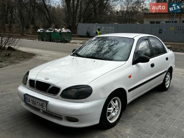 Белый Дэу Ланос, объемом двигателя 1.5 л и пробегом 250 тыс. км за 2200 $, фото 1 на Automoto.ua