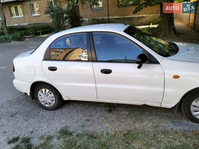 Белый Дэу Ланос, объемом двигателя 1.5 л и пробегом 380 тыс. км за 1800 $, фото 1 на Automoto.ua