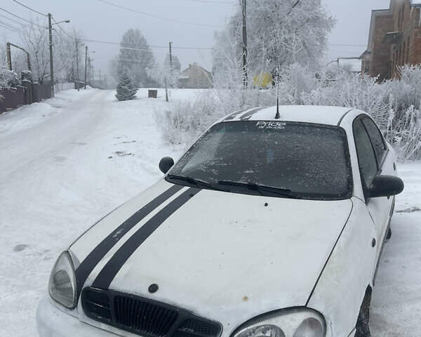 Белый Дэу Ланос, объемом двигателя 1.5 л и пробегом 320 тыс. км за 899 $, фото 1 на Automoto.ua