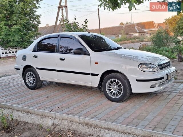 Белый Дэу Ланос, объемом двигателя 1.5 л и пробегом 137 тыс. км за 3000 $, фото 1 на Automoto.ua