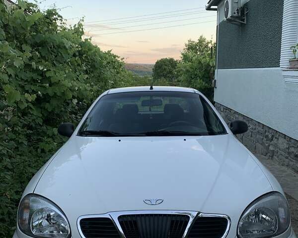 Белый Дэу Ланос, объемом двигателя 1.5 л и пробегом 195 тыс. км за 2800 $, фото 1 на Automoto.ua