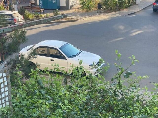 Белый Дэу Ланос, объемом двигателя 1.5 л и пробегом 308 тыс. км за 1300 $, фото 1 на Automoto.ua
