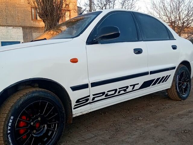 Белый Дэу Ланос, объемом двигателя 1.5 л и пробегом 0 тыс. км за 1800 $, фото 1 на Automoto.ua