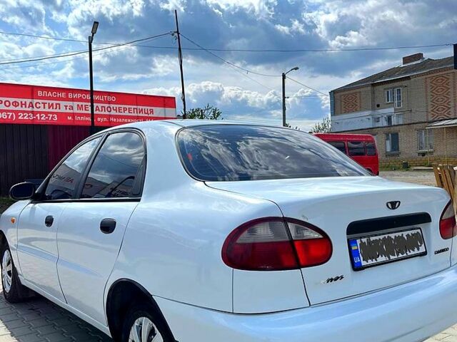 Белый Дэу Ланос, объемом двигателя 1.5 л и пробегом 197 тыс. км за 2000 $, фото 1 на Automoto.ua