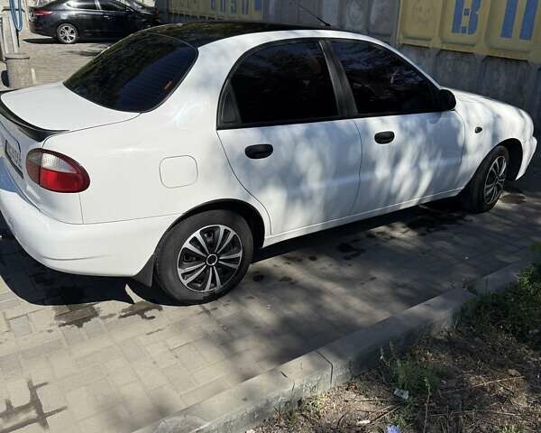 Белый Дэу Ланос, объемом двигателя 1.5 л и пробегом 245 тыс. км за 2950 $, фото 1 на Automoto.ua