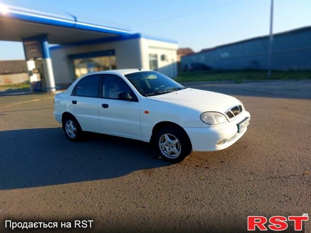 Белый Дэу Ланос, объемом двигателя 1.6 л и пробегом 200 тыс. км за 2000 $, фото 1 на Automoto.ua