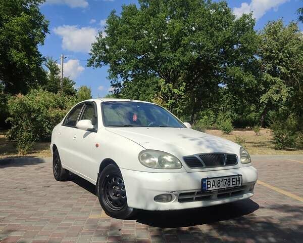 Деу Ланос 2005 у Кропивницькому (Кіровограді) на Automoto.ua Білий Деу Ланос, об'ємом двигуна 1.5 л та пробігом 120 тис. км за 1600 $, фото 1 на Automoto.ua