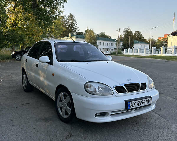 Белый Дэу Ланос, объемом двигателя 1.5 л и пробегом 301 тыс. км за 2300 $, фото 1 на Automoto.ua