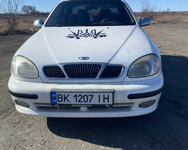 Белый Дэу Ланос, объемом двигателя 1.5 л и пробегом 323 тыс. км за 1650 $, фото 1 на Automoto.ua