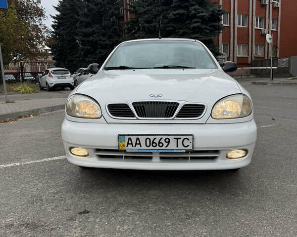 Белый Дэу Ланос, объемом двигателя 1.5 л и пробегом 268 тыс. км за 1750 $, фото 1 на Automoto.ua