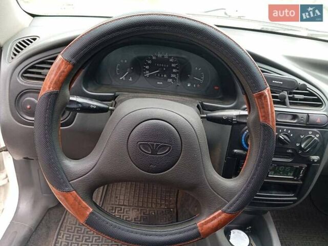 Білий Деу Ланос, об'ємом двигуна 1.39 л та пробігом 150 тис. км за 2000 $, фото 1 на Automoto.ua