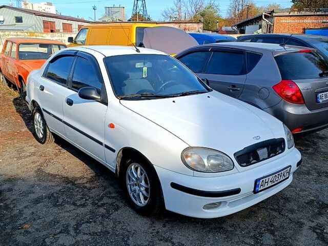 Белый Дэу Ланос, объемом двигателя 1.6 л и пробегом 180 тыс. км за 2600 $, фото 1 на Automoto.ua