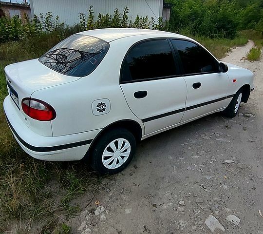 Белый Дэу Ланос, объемом двигателя 1.4 л и пробегом 260 тыс. км за 1850 $, фото 1 на Automoto.ua