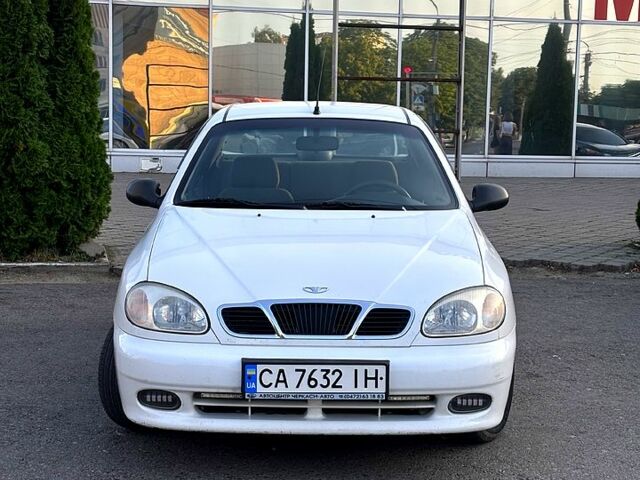 Белый Дэу Ланос, объемом двигателя 1.4 л и пробегом 150 тыс. км за 2000 $, фото 1 на Automoto.ua