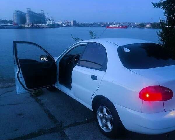 Белый Дэу Ланос, объемом двигателя 1.5 л и пробегом 228 тыс. км за 2100 $, фото 1 на Automoto.ua