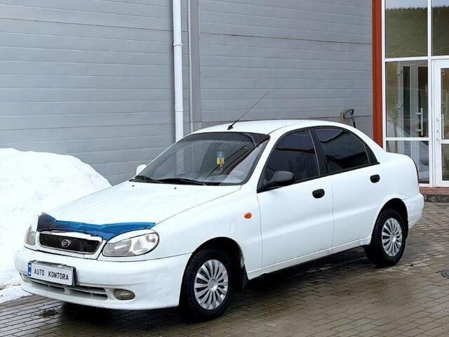 Белый Дэу Ланос, объемом двигателя 1.5 л и пробегом 215 тыс. км за 2000 $, фото 1 на Automoto.ua