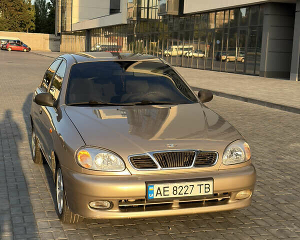 Бежевий Деу Ланос, об'ємом двигуна 1.5 л та пробігом 98 тис. км за 3800 $, фото 1 на Automoto.ua
