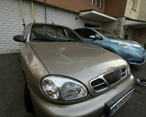 Бежевый Дэу Ланос, объемом двигателя 1.5 л и пробегом 300 тыс. км за 1950 $, фото 1 на Automoto.ua