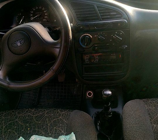 Черный Дэу Ланос, объемом двигателя 1.5 л и пробегом 230 тыс. км за 1000 $, фото 1 на Automoto.ua