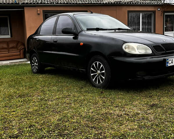 Черный Дэу Ланос, объемом двигателя 1.5 л и пробегом 200 тыс. км за 2000 $, фото 1 на Automoto.ua