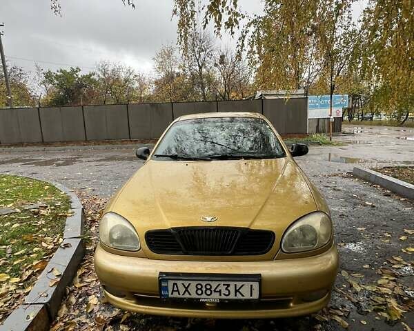 Желтый Дэу Ланос, объемом двигателя 1.6 л и пробегом 256 тыс. км за 2000 $, фото 1 на Automoto.ua