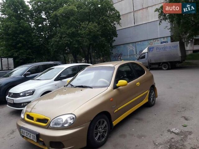 Желтый Дэу Ланос, объемом двигателя 1.6 л и пробегом 300 тыс. км за 2500 $, фото 1 на Automoto.ua