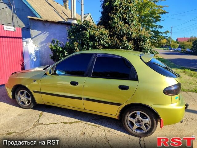Желтый Дэу Ланос, объемом двигателя 1.5 л и пробегом 330 тыс. км за 2000 $, фото 1 на Automoto.ua