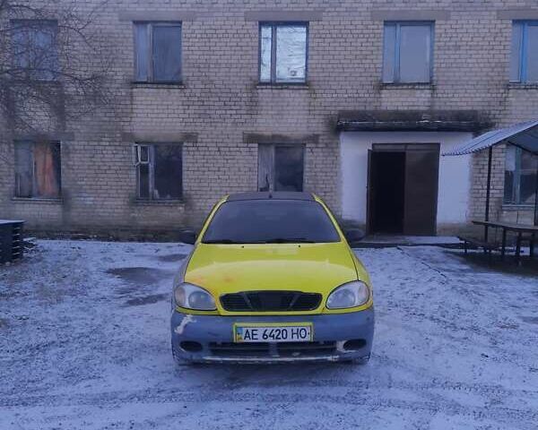 Желтый Дэу Ланос, объемом двигателя 1.6 л и пробегом 250 тыс. км за 2000 $, фото 1 на Automoto.ua