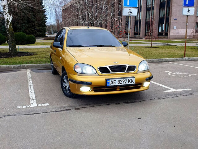 Желтый Дэу Ланос, объемом двигателя 1.5 л и пробегом 200 тыс. км за 3350 $, фото 1 на Automoto.ua