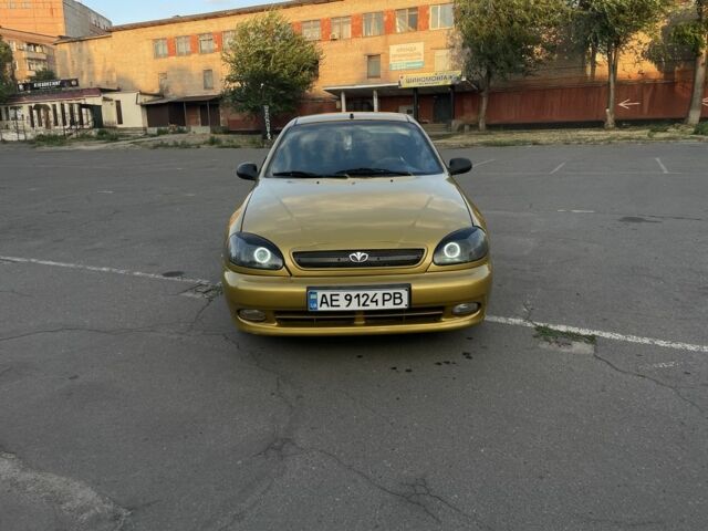 Желтый Дэу Ланос, объемом двигателя 1.5 л и пробегом 194 тыс. км за 1999 $, фото 1 на Automoto.ua