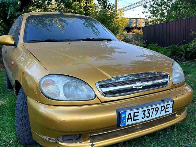 Желтый Дэу Ланос, объемом двигателя 1.5 л и пробегом 450 тыс. км за 1380 $, фото 1 на Automoto.ua