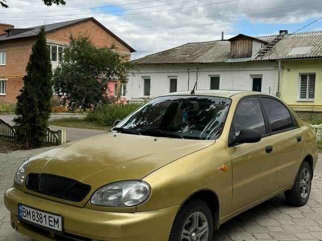 Желтый Дэу Ланос, объемом двигателя 1.5 л и пробегом 300 тыс. км за 1950 $, фото 1 на Automoto.ua