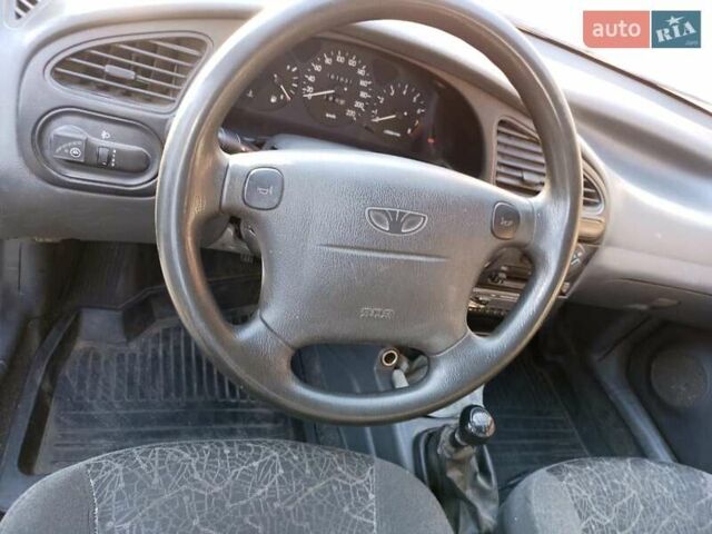 Сірий Деу Ланос, об'ємом двигуна 1.6 л та пробігом 161 тис. км за 2700 $, фото 1 на Automoto.ua