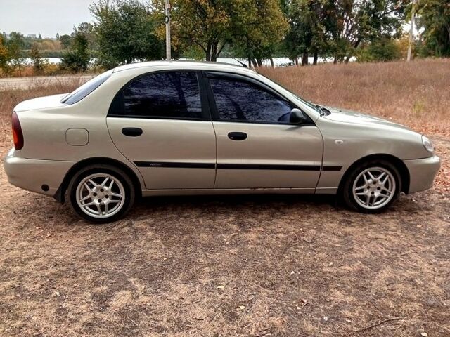 Серый Дэу Ланос, объемом двигателя 1.5 л и пробегом 140 тыс. км за 3000 $, фото 1 на Automoto.ua