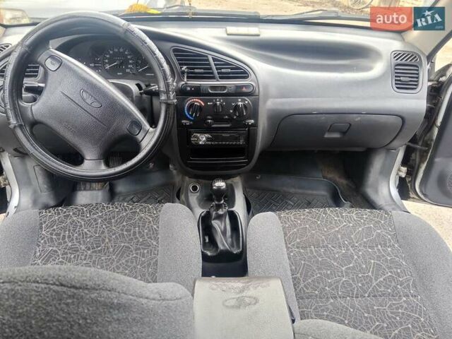 Серый Дэу Ланос, объемом двигателя 1.6 л и пробегом 230 тыс. км за 2000 $, фото 1 на Automoto.ua