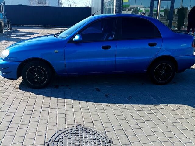 Синий Дэу Ланос, объемом двигателя 1.6 л и пробегом 1280 тыс. км за 2000 $, фото 1 на Automoto.ua