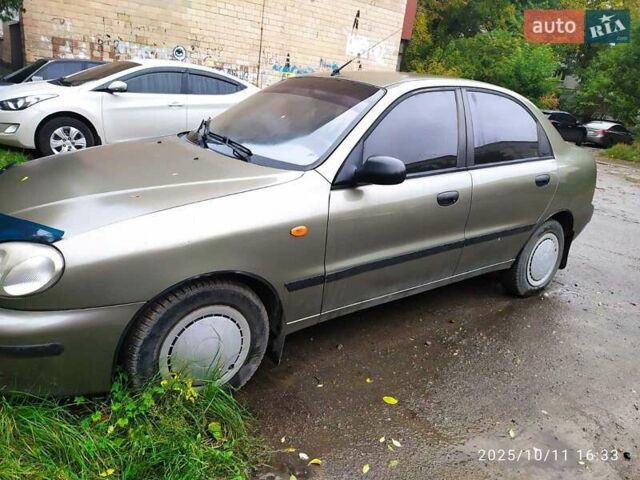 Деу Ланос 2004 у Умани на Automoto.ua Зелений Деу Ланос, об'ємом двигуна 1.5 л та пробігом 300 тис. км за 2300 $, фото 1 на Automoto.ua