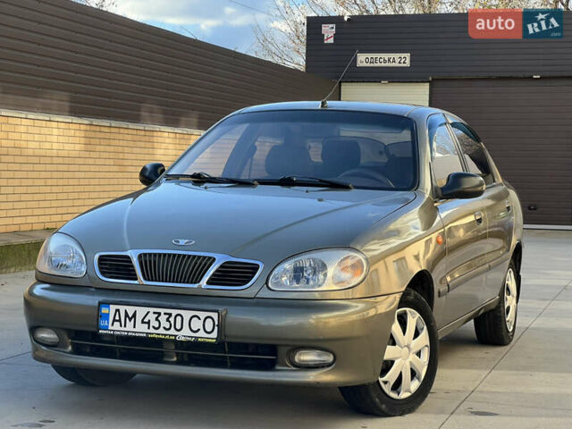 Зеленый Дэу Ланос, объемом двигателя 1.6 л и пробегом 221 тыс. км за 2500 $, фото 1 на Automoto.ua