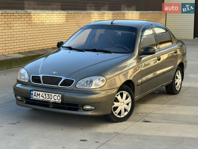 Деу Ланос 2004 у Бердичеве на Automoto.ua Зелений Деу Ланос, об'ємом двигуна 1.6 л та пробігом 221 тис. км за 2500 $, фото 1 на Automoto.ua