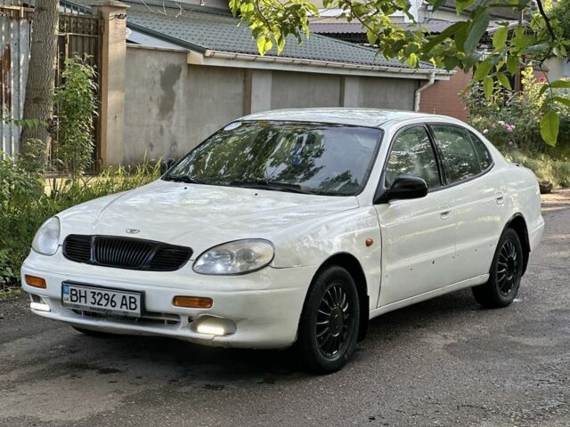 Белый Дэу Леганза, объемом двигателя 2 л и пробегом 300 тыс. км за 1350 $, фото 1 на Automoto.ua