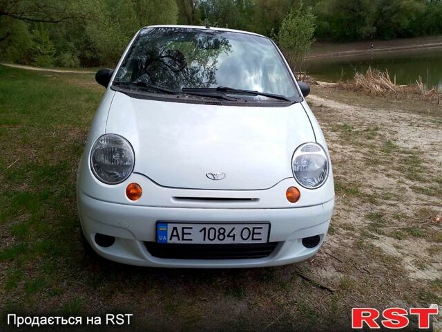 Белый Дэу Матиз, объемом двигателя 0.8 л и пробегом 150 тыс. км за 2600 $, фото 1 на Automoto.ua
