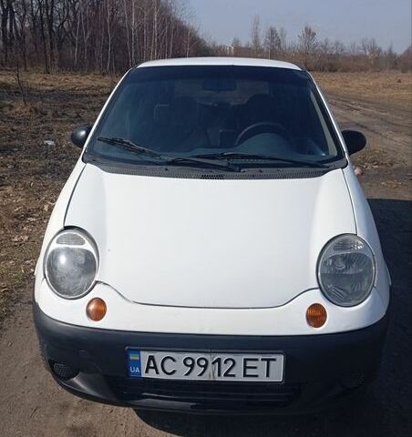 Белый Дэу Матиз, объемом двигателя 0.8 л и пробегом 100 тыс. км за 1400 $, фото 1 на Automoto.ua