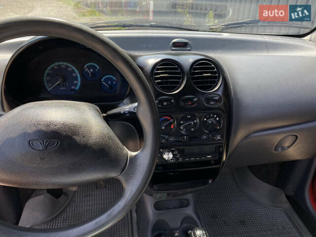 Красный Дэу Матиз, объемом двигателя 0.8 л и пробегом 177 тыс. км за 1300 $, фото 1 на Automoto.ua